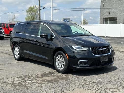 2023 Chrysler Pacifica Touring-L