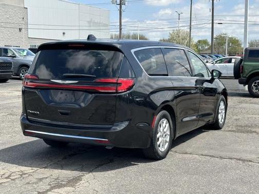 2023 Chrysler Pacifica Touring-L