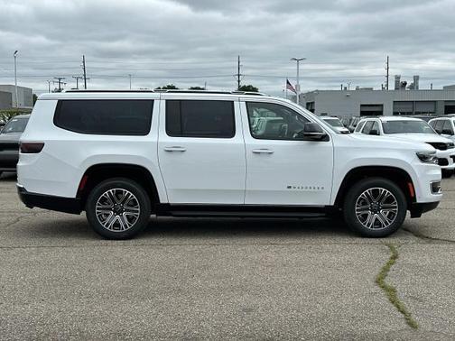 2025 Jeep Wagoneer L Base