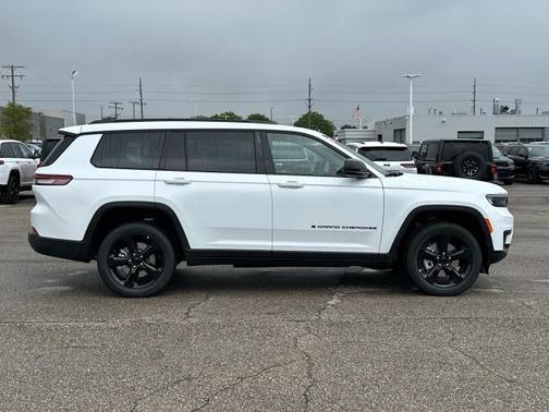 2025 Jeep Grand Cherokee L Laredo
