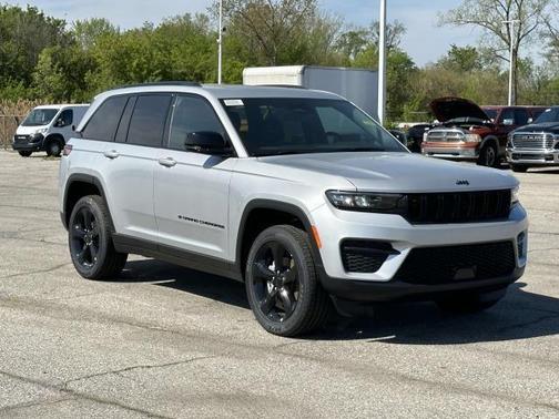2025 Jeep Grand Cherokee Laredo
