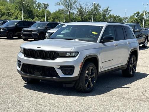 2025 Jeep Grand Cherokee Laredo