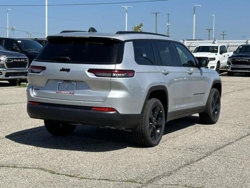 2025 Jeep Grand Cherokee L Laredo