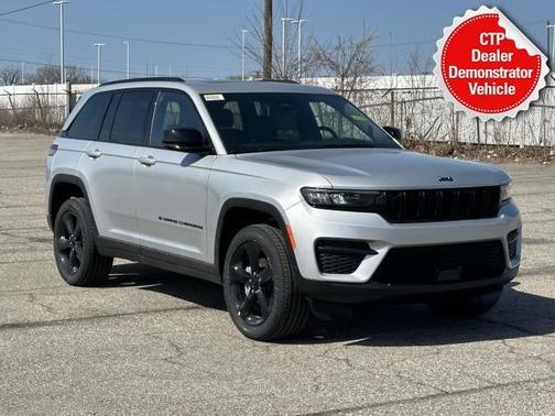 2025 Jeep Grand Cherokee Laredo
