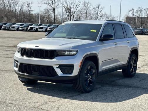 2025 Jeep Grand Cherokee Laredo