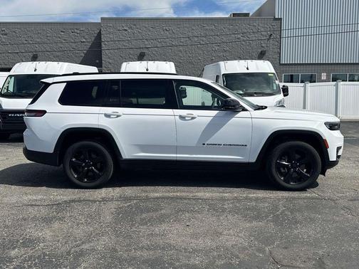 Bright White Clearcoat 2023 Jeep Grand Cherokee L Limited