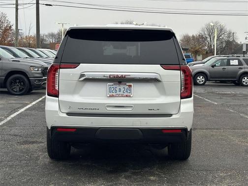 2022 GMC Yukon SLT