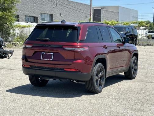 2025 Jeep Grand Cherokee Laredo