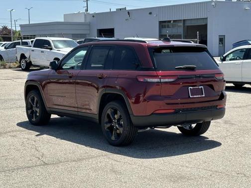 2025 Jeep Grand Cherokee Laredo