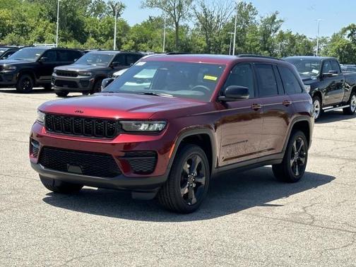 2025 Jeep Grand Cherokee Laredo