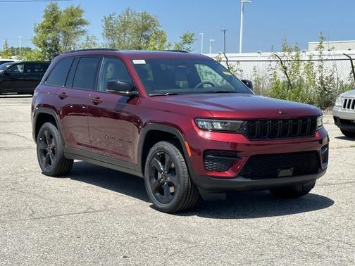 2025 Jeep Grand Cherokee Laredo