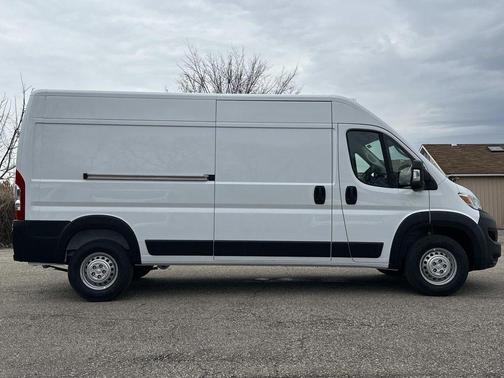 Bright White Clearcoat 2026 RAM ProMaster 2500 High Roof