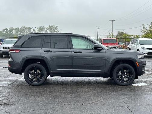 2025 Jeep Grand Cherokee Laredo