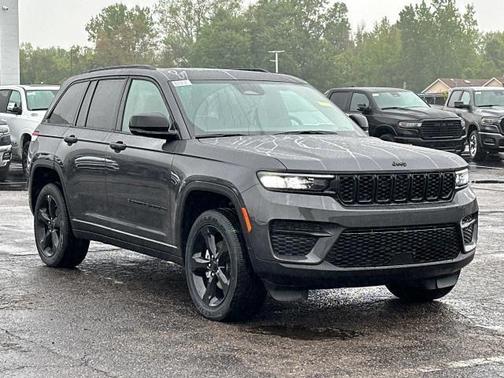 2025 Jeep Grand Cherokee Laredo
