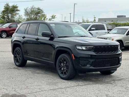 2025 Jeep Grand Cherokee Laredo
