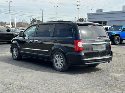 2014 Chrysler Town & Country Touring-L