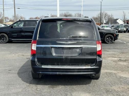 2014 Chrysler Town & Country Touring-L