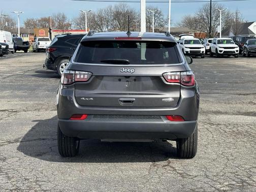 2022 Jeep Compass Latitude Lux