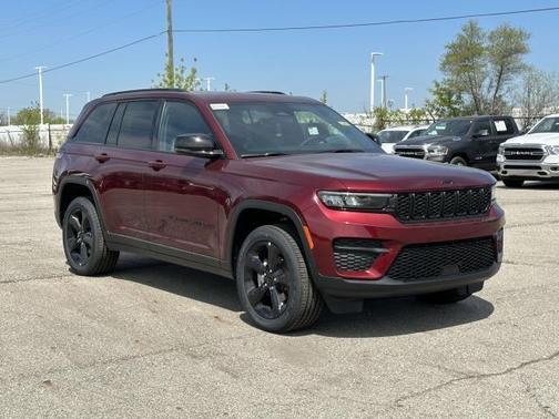 2025 Jeep Grand Cherokee Laredo