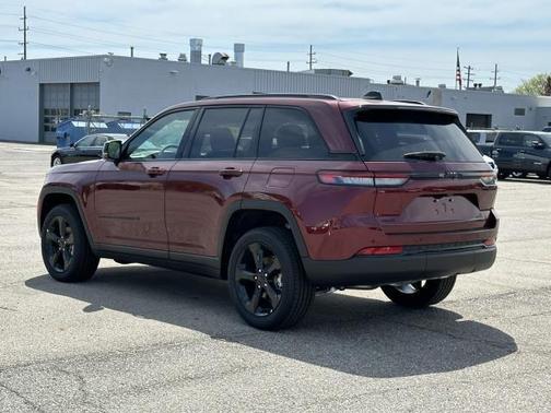 2025 Jeep Grand Cherokee Laredo