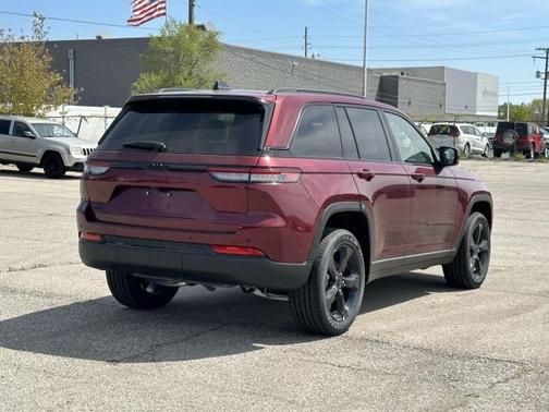 2025 Jeep Grand Cherokee Laredo
