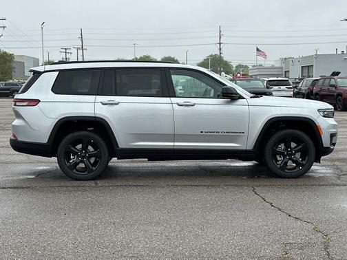 2025 Jeep Grand Cherokee L Laredo
