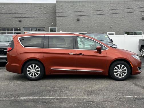 2018 Chrysler Pacifica Touring-L Plus