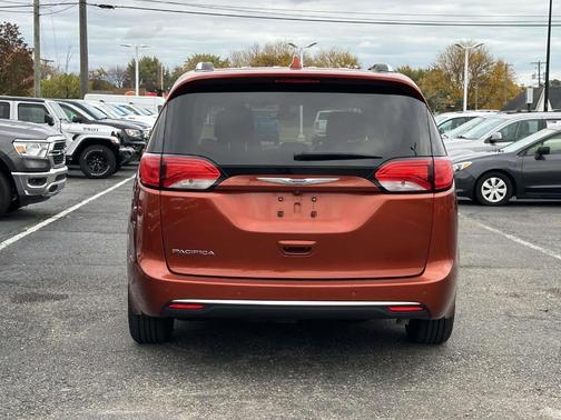 2018 Chrysler Pacifica Touring-L Plus