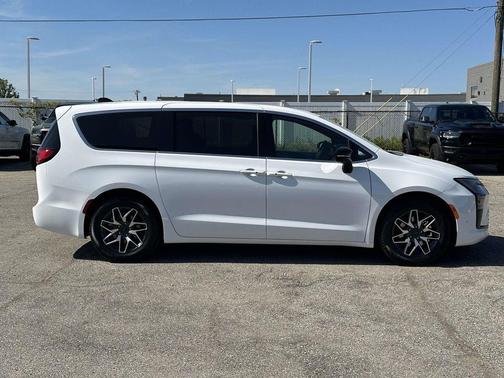 White 2027 Chrysler Pacifica LIMITED