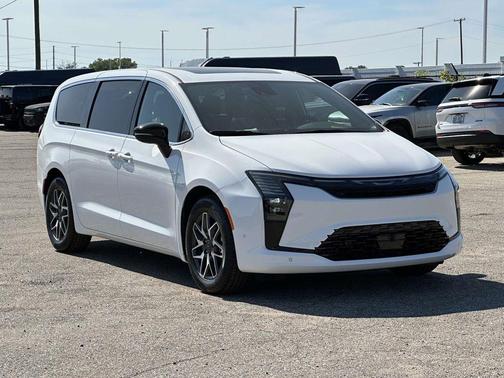 White 2027 Chrysler Pacifica LIMITED
