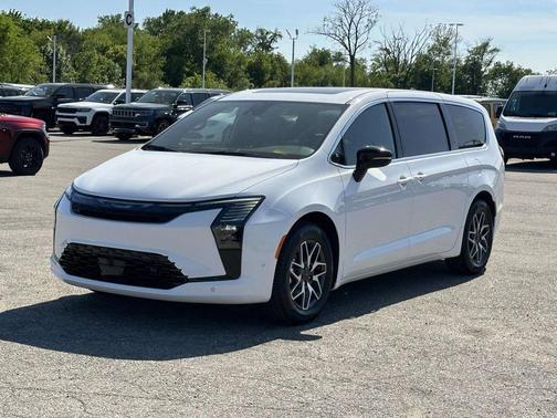White 2027 Chrysler Pacifica LIMITED