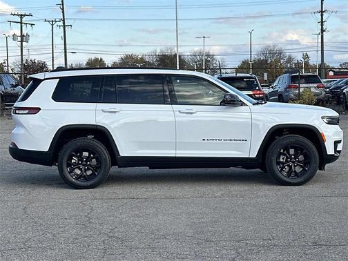 2025 Jeep Grand Cherokee L Laredo