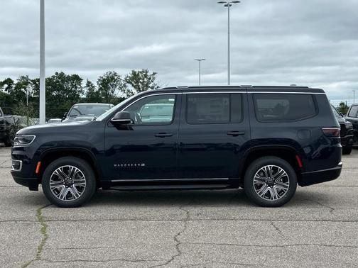 2025 Jeep Wagoneer Base