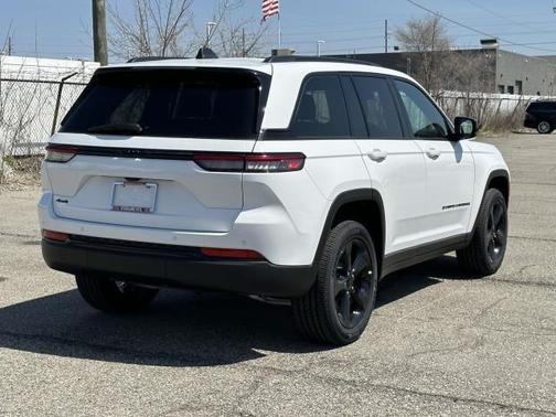 2025 Jeep Grand Cherokee Laredo