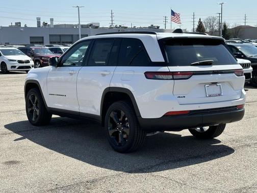 2025 Jeep Grand Cherokee Laredo