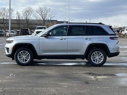 2026 Jeep Grand Cherokee Laredo