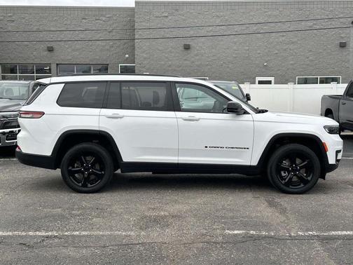 2023 Jeep Grand Cherokee L Laredo