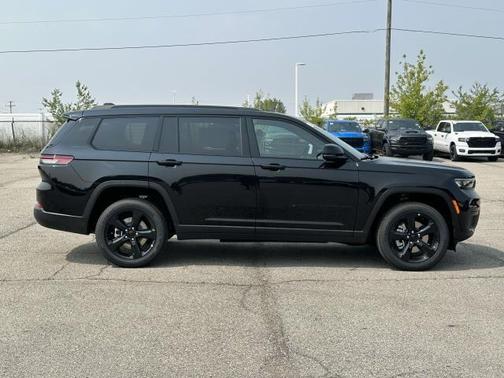 2025 Jeep Grand Cherokee L Laredo