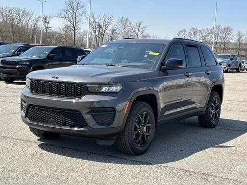 2025 Jeep Grand Cherokee Laredo