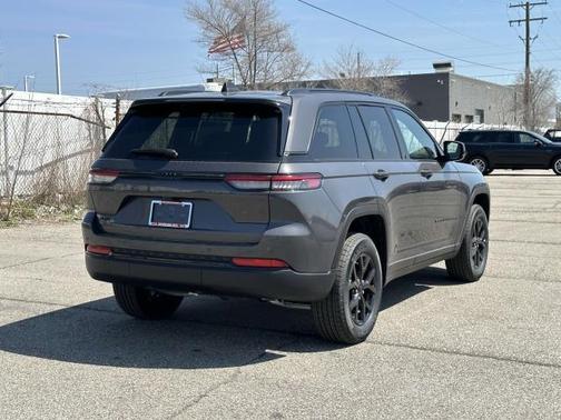 2025 Jeep Grand Cherokee Laredo