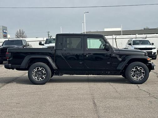 Black Clearcoat 2026 Jeep Gladiator Sport
