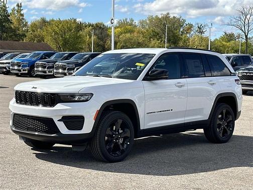 2025 Jeep Grand Cherokee Laredo