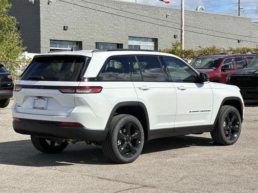 2025 Jeep Grand Cherokee Laredo