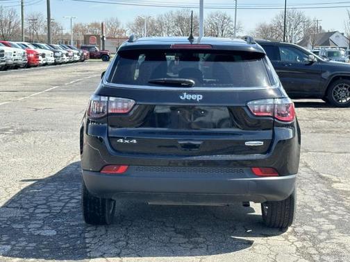 2022 Jeep Compass Latitude Lux