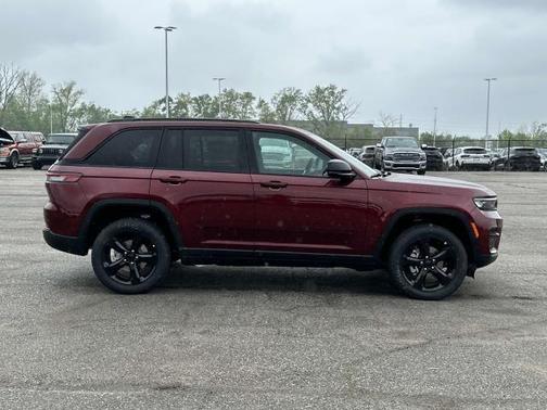 2025 Jeep Grand Cherokee Laredo