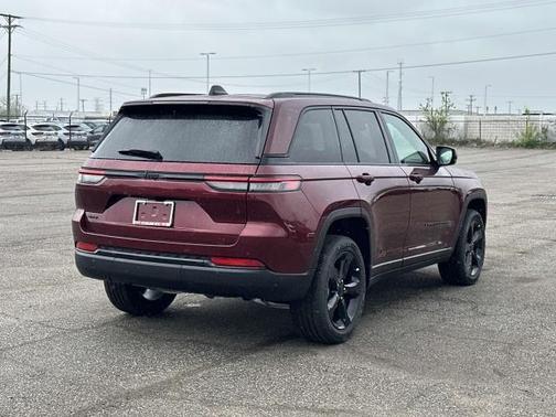 2025 Jeep Grand Cherokee Laredo