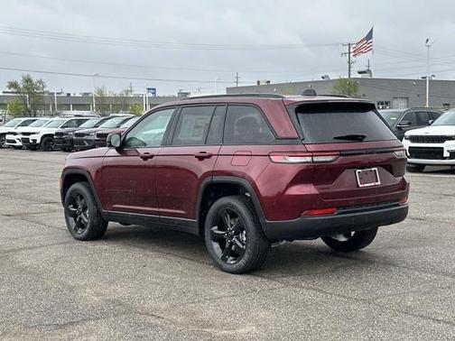 2025 Jeep Grand Cherokee Laredo