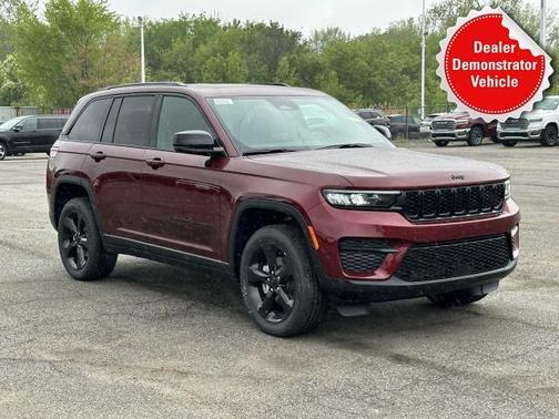 2025 Jeep Grand Cherokee Laredo