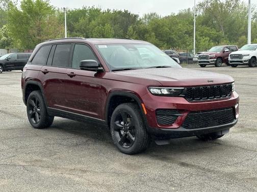 2025 Jeep Grand Cherokee Laredo
