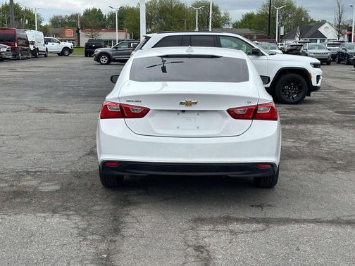 Summit White 2023 Chevrolet Malibu LT